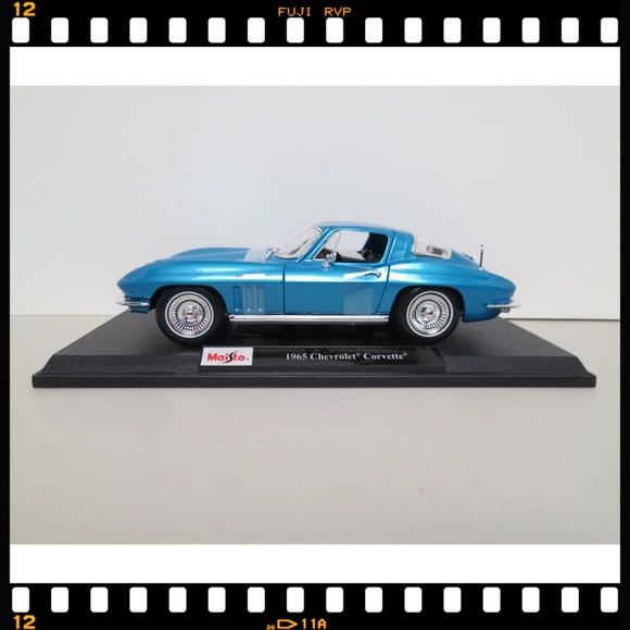1:18~Maisto~1965~C2~Corvette~Stingray~Diecast~ - Picture 7 of 8